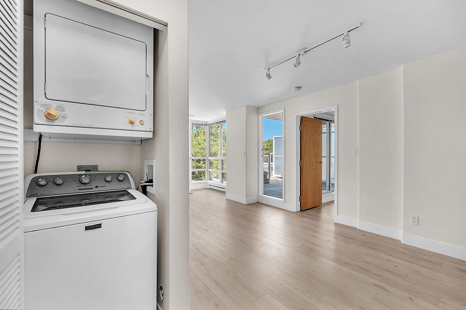 403 1818 West 6th Avenue Vancouver, BC - 2