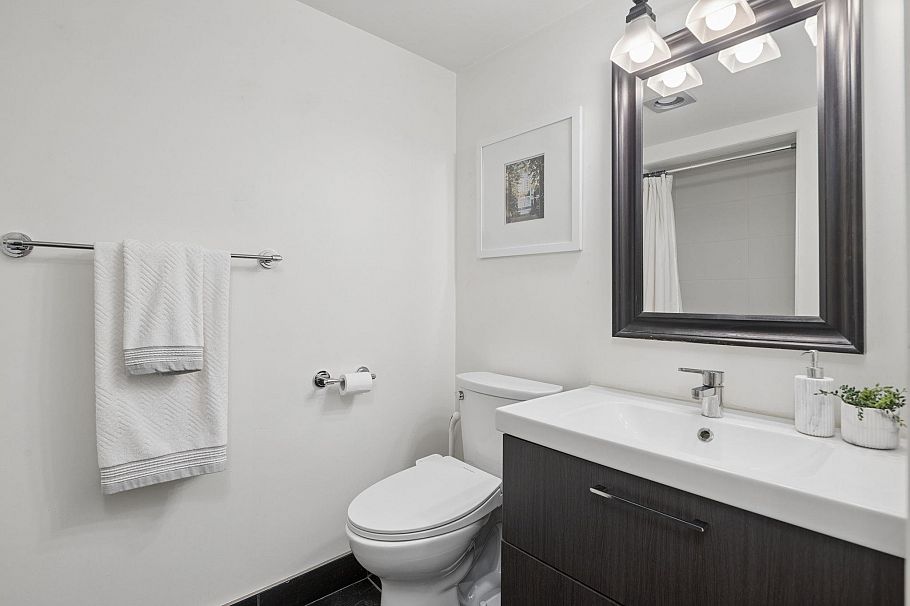 301 1502 Island Park Walk Vancouver, BC - 27