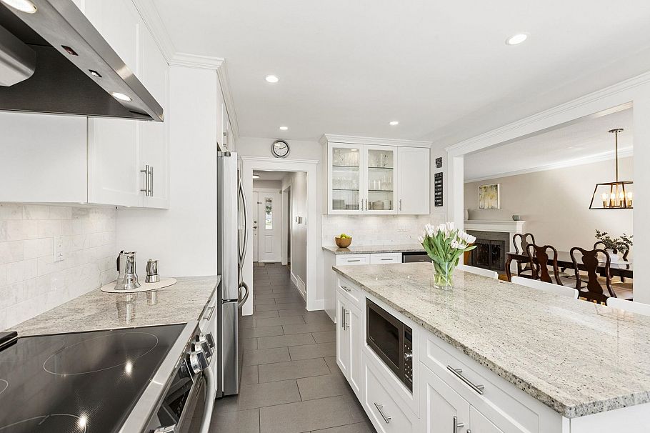 1256 Eastview Road North Vancouver, BC - 6