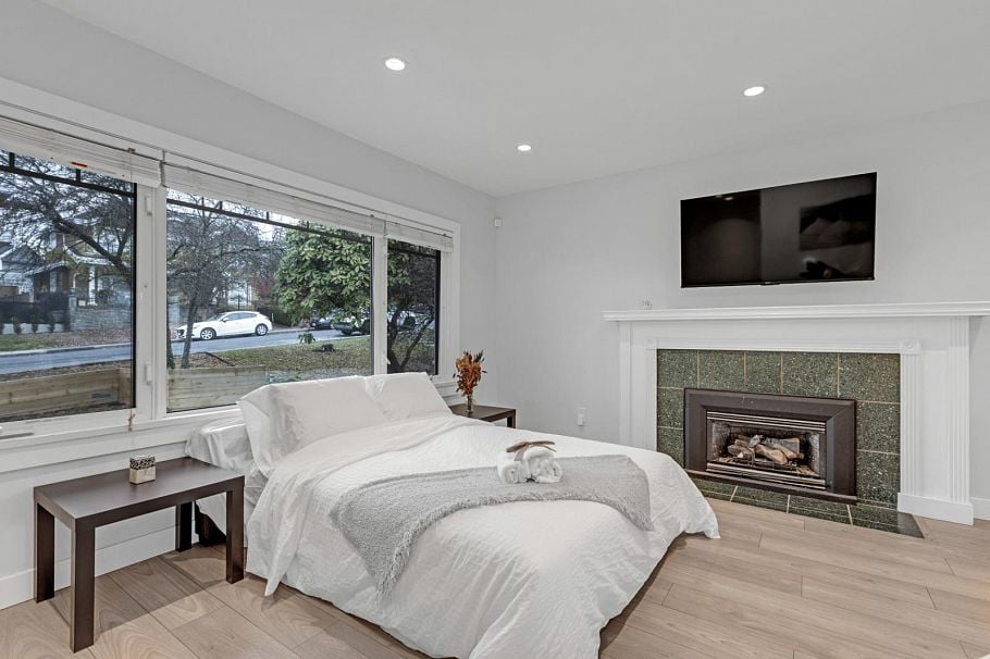 409 W 27th Street North Vancouver, BC - 22