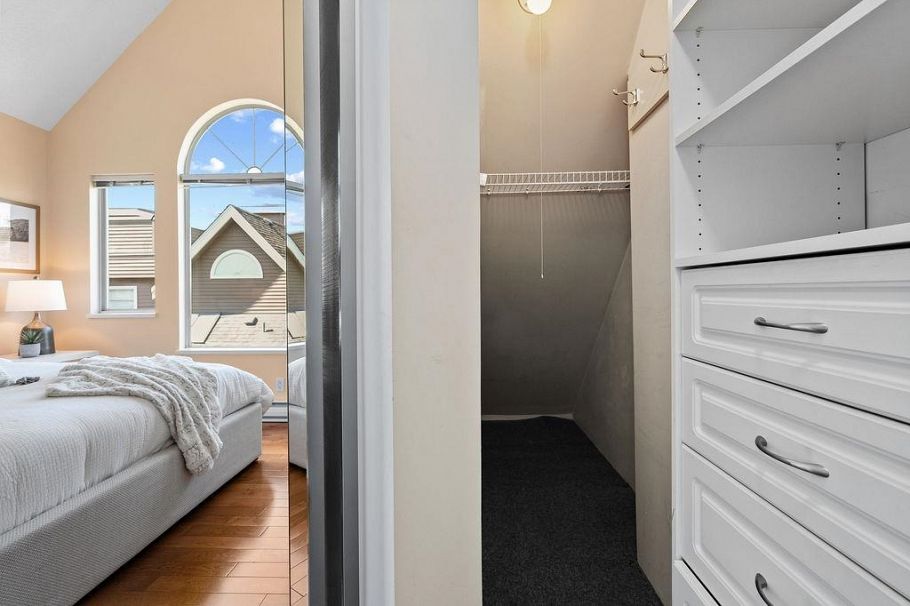 1 230 E Keith Road North Vancouver, BC - 14