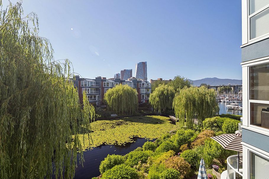 301 1502 Island Park Walk Vancouver, BC - 30