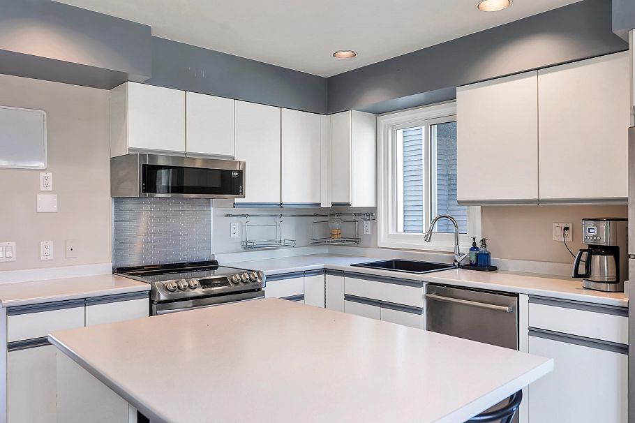 304 223 E Keith Road North Vancouver, BC - 14