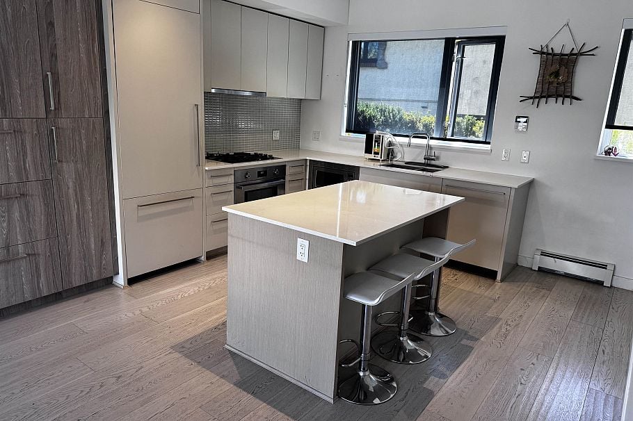 2 589 W King Edward Avenue Vancouver, BC - 1