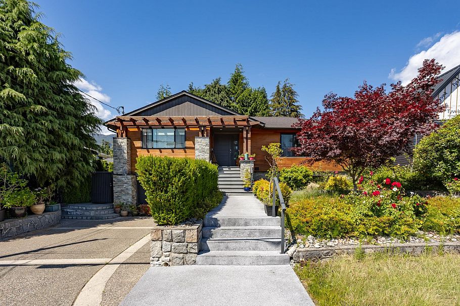 1706 Kilkenny Road North Vancouver, BC - 2