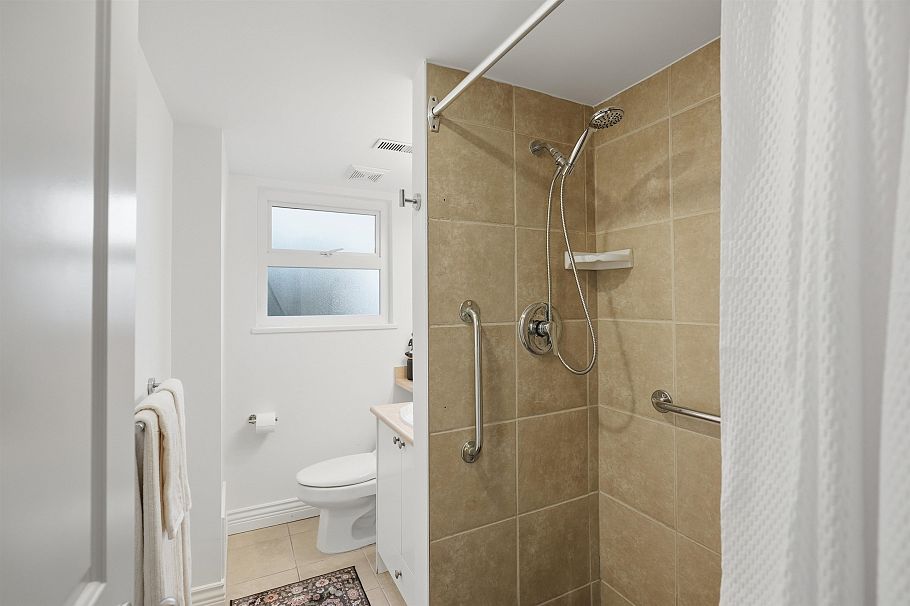 3693 Regent Avenue North Vancouver, BC - 34