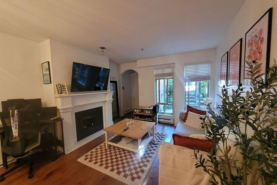 3068 W 4th Avenue Vancouver, BC - 9