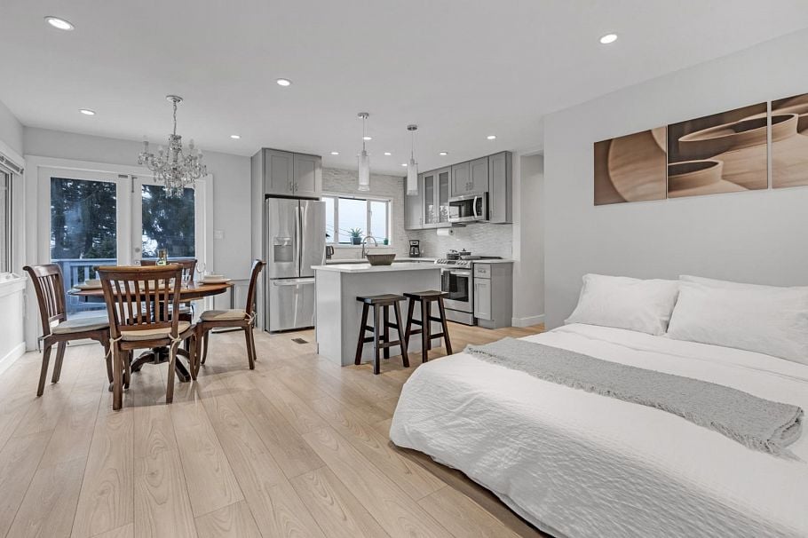 409 W 27th Street North Vancouver, BC - 23