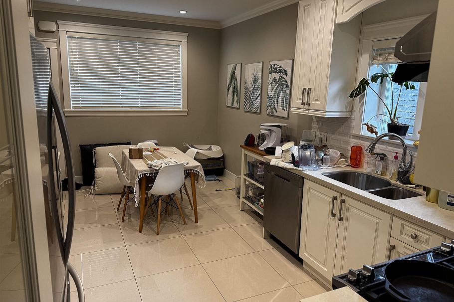 1865 E 37th Avenue Vancouver, BC - 4