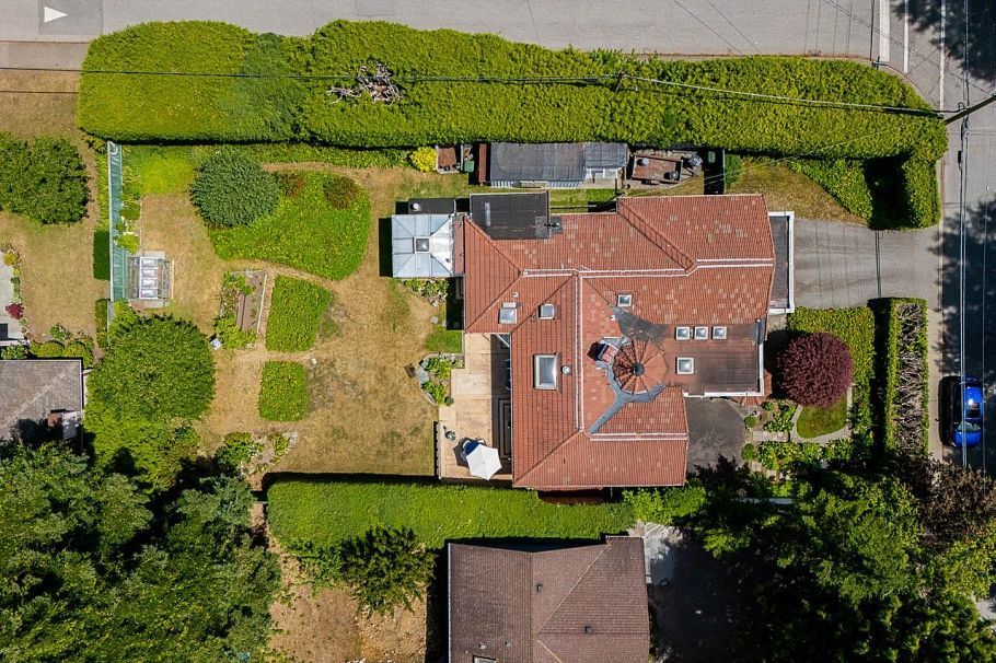 1110 Handsworth Road North Vancouver, BC - 34