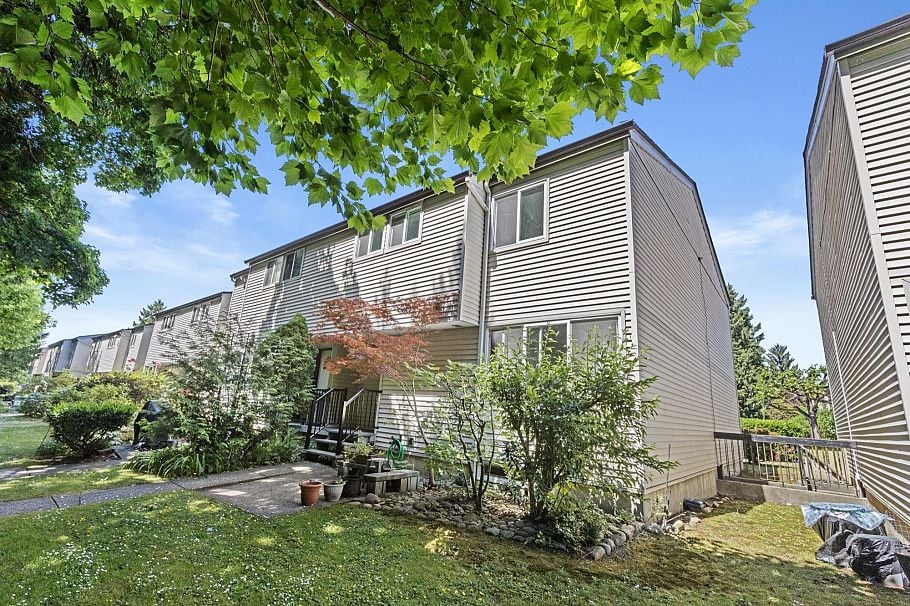 122 3461 East 49th Avenue Vancouver, BC - 1