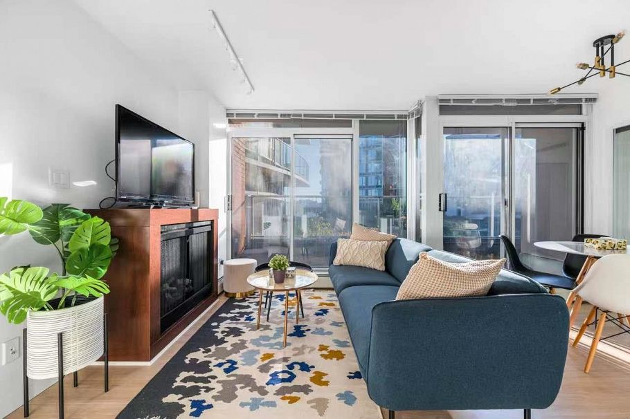 518 618 Abbott Street Vancouver, BC - 2