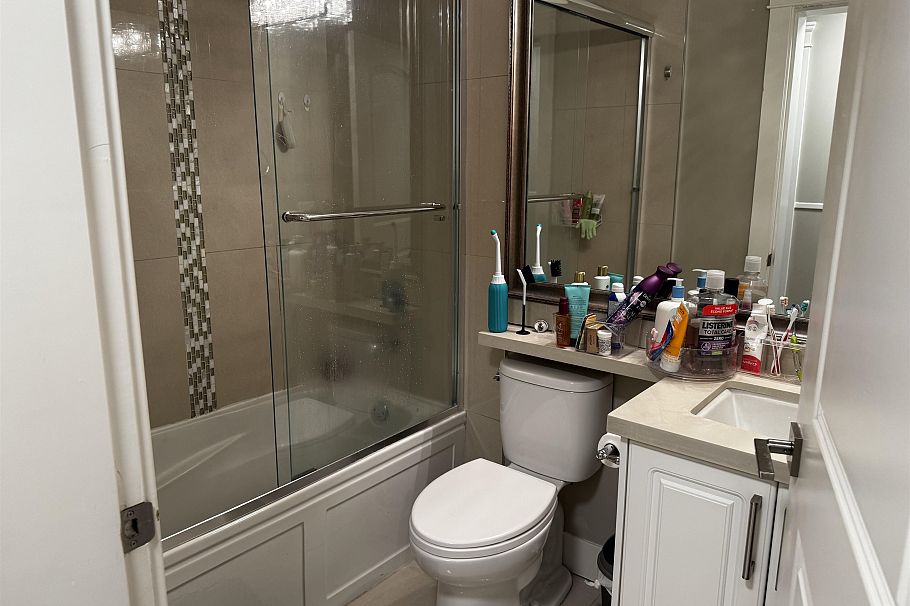 1865 E 37th Avenue Vancouver, BC - 6