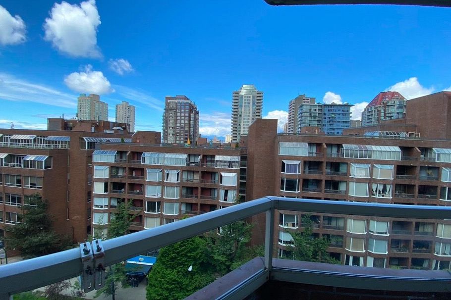 809 1330 Hornby Street Vancouver, BC - 2