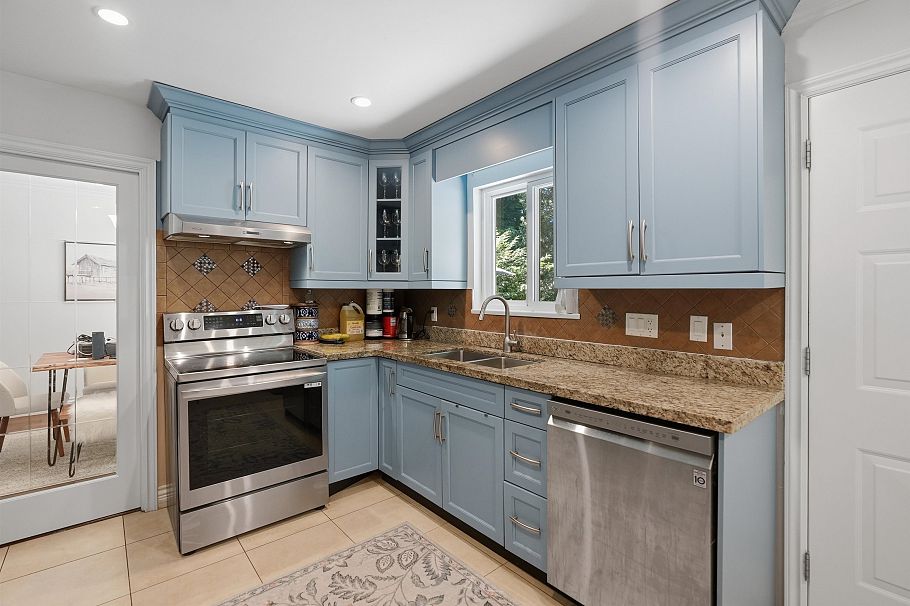 3693 Regent Avenue North Vancouver, BC - 16