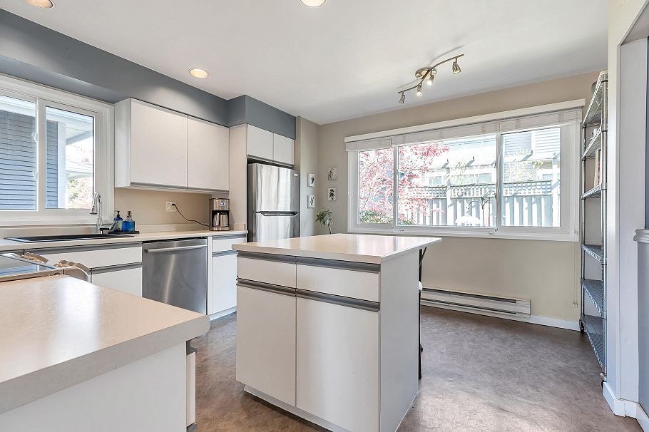 304 223 E Keith Road North Vancouver, BC - 11