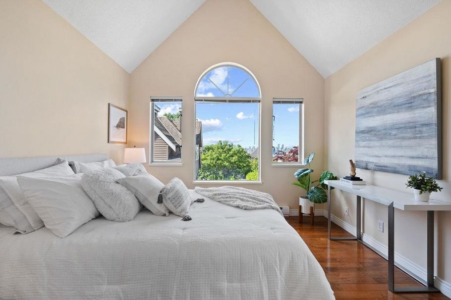 1 230 E Keith Road North Vancouver, BC - 11