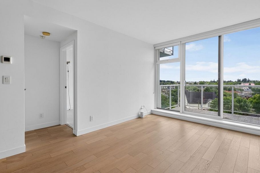906 2221 E 30th Avenue Vancouver, BC - 9