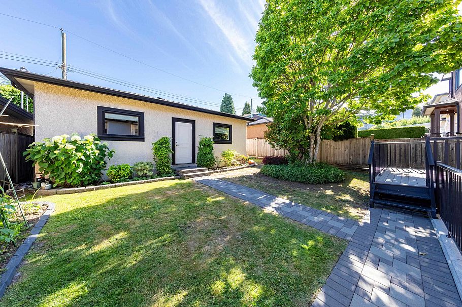3078 W 20th Avenue Vancouver, BC - 30