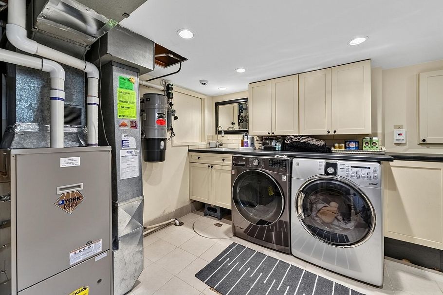 2989 W 40th Avenue Vancouver, BC - 31