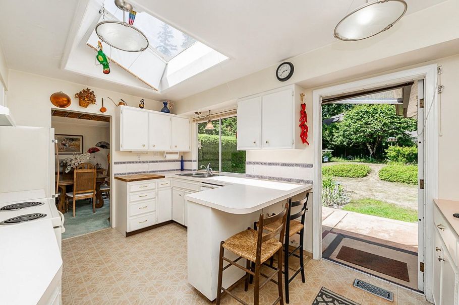 1110 Handsworth Road North Vancouver, BC - 11