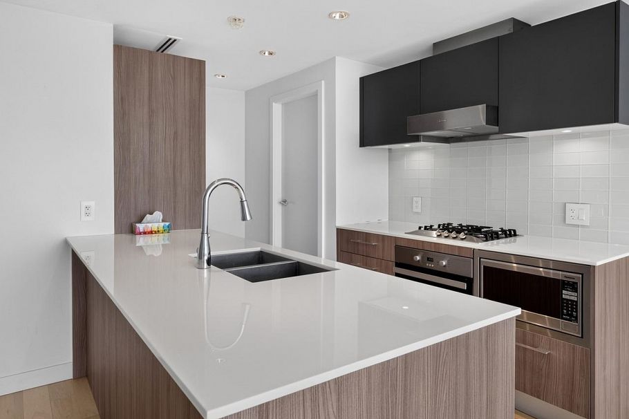 906 2221 E 30th Avenue Vancouver, BC - 5