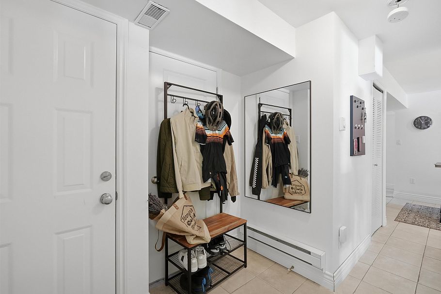 3693 Regent Avenue North Vancouver, BC - 4