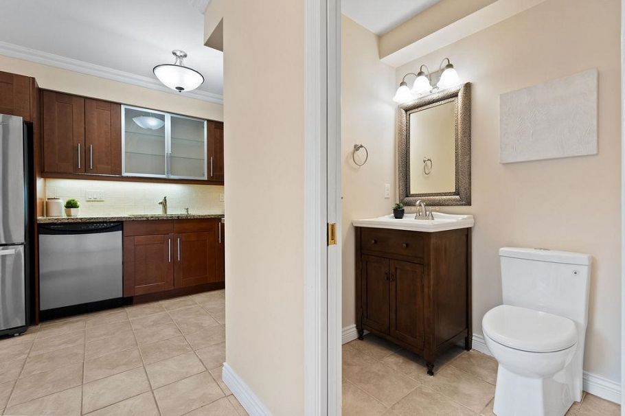 1 230 E Keith Road North Vancouver, BC - 10