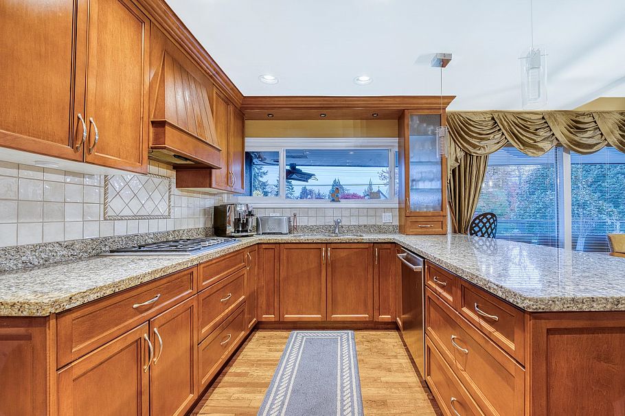 1428 W 37th Avenue Vancouver, BC - 16