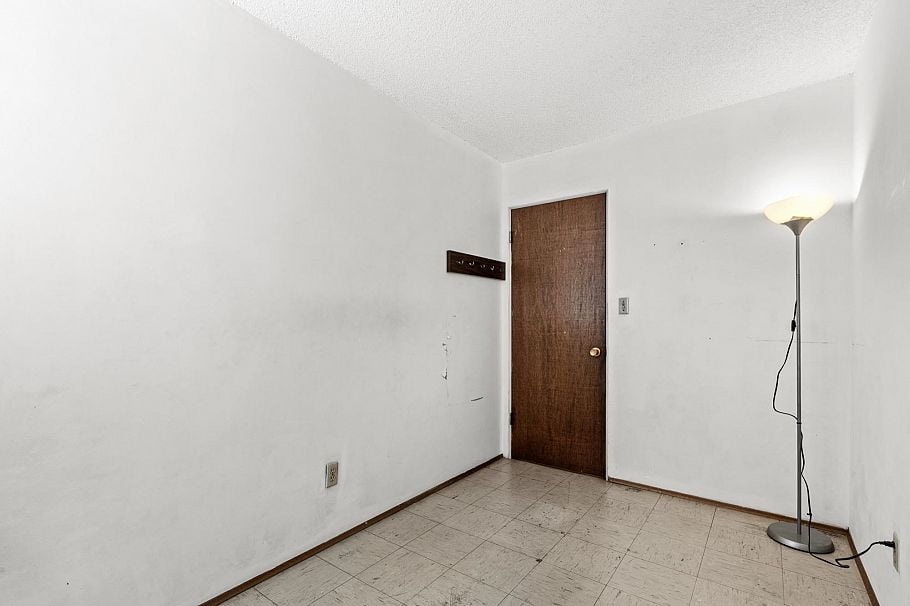 122 3461 East 49th Avenue Vancouver, BC - 9