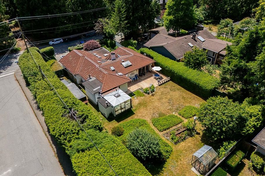1110 Handsworth Road North Vancouver, BC - 3