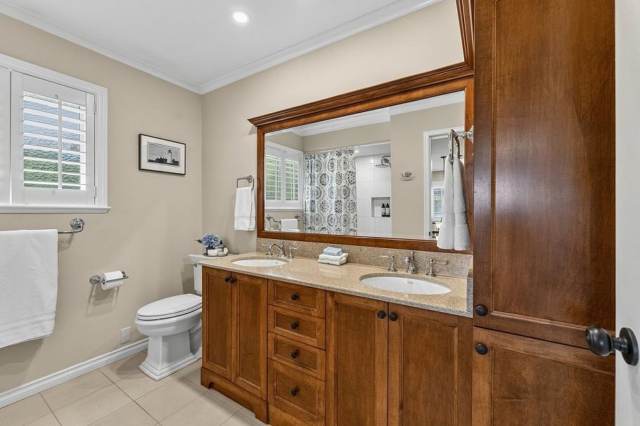 2989 W 40th Avenue Vancouver, BC - 30