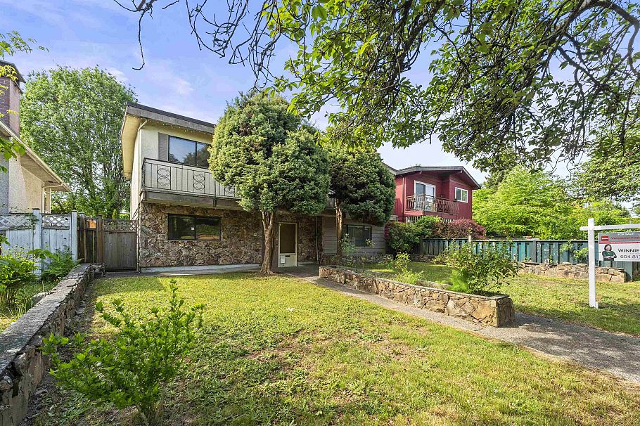 2514 E 49th Avenue Vancouver, BC - 26