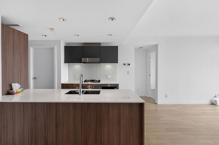 906 2221 E 30th Avenue Vancouver, BC - 6