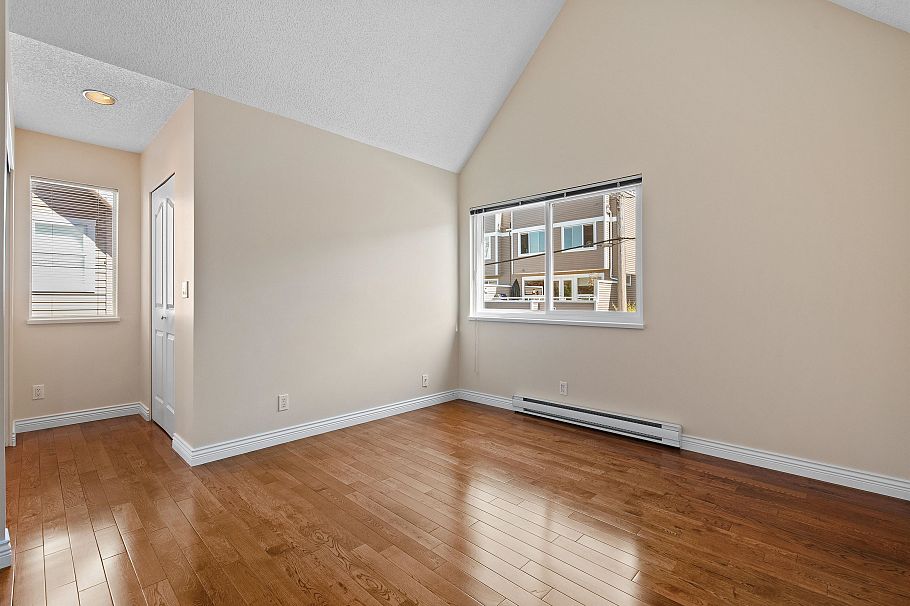 1 230 E Keith Road North Vancouver, BC - 17