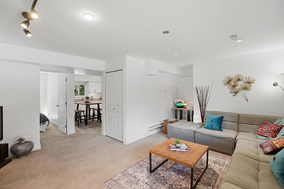 3693 Regent Avenue North Vancouver, BC - 29