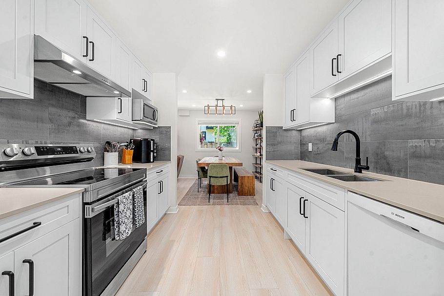 1206 Premier Street North Vancouver, BC - 1