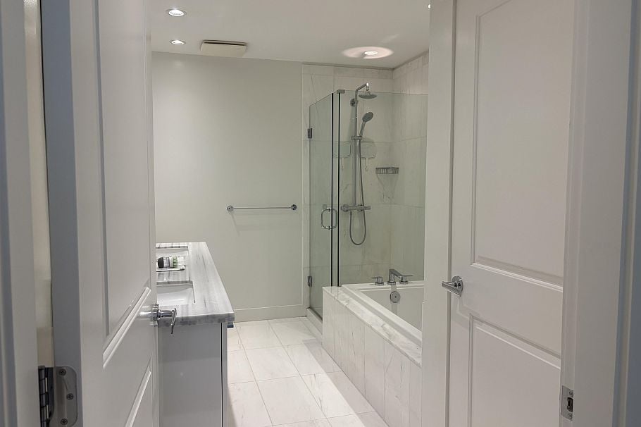 110 5728 Berton Avenue Vancouver, BC - 14
