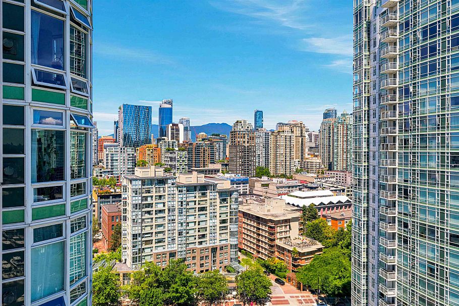 2303 1199 Marinaside Crescent Vancouver, BC - 24