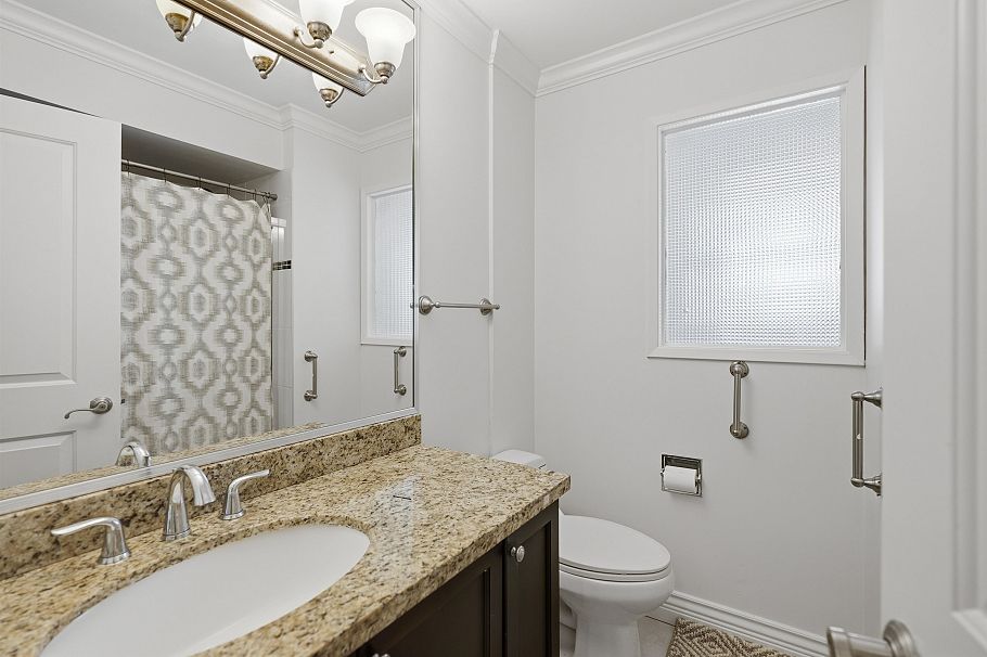 3693 Regent Avenue North Vancouver, BC - 24