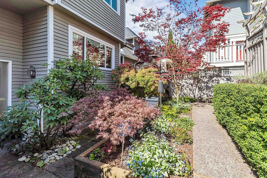304 223 E Keith Road North Vancouver, BC - 2