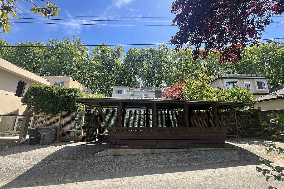 3877 W Broadway Vancouver, BC - 7