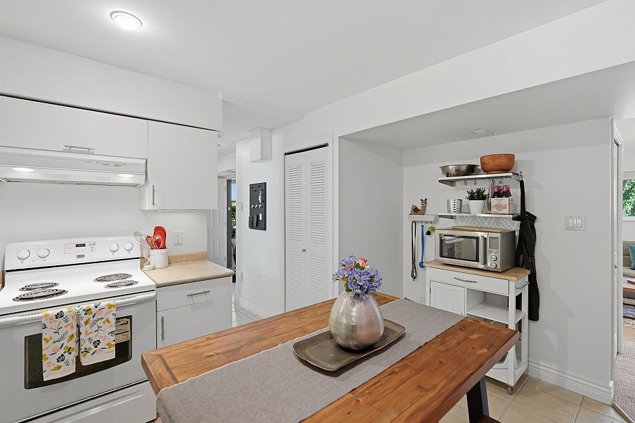 3693 Regent Avenue North Vancouver, BC - 32