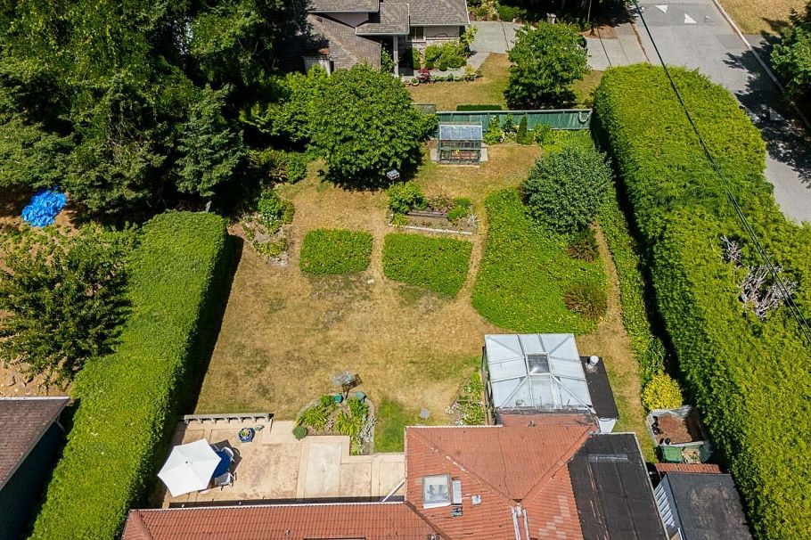 1110 Handsworth Road North Vancouver, BC - 37