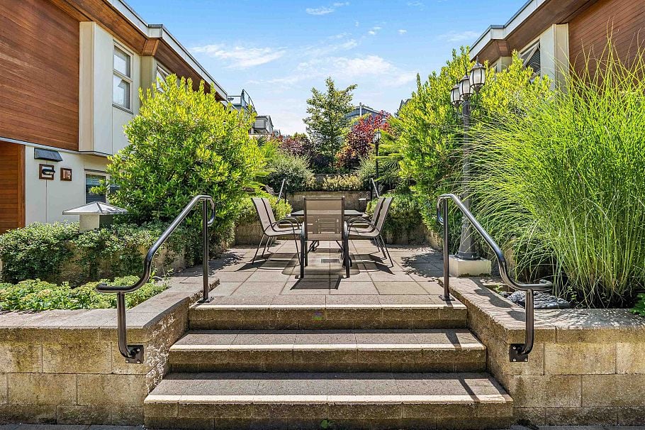 4 618 W 6th Avenue Vancouver, BC - 1
