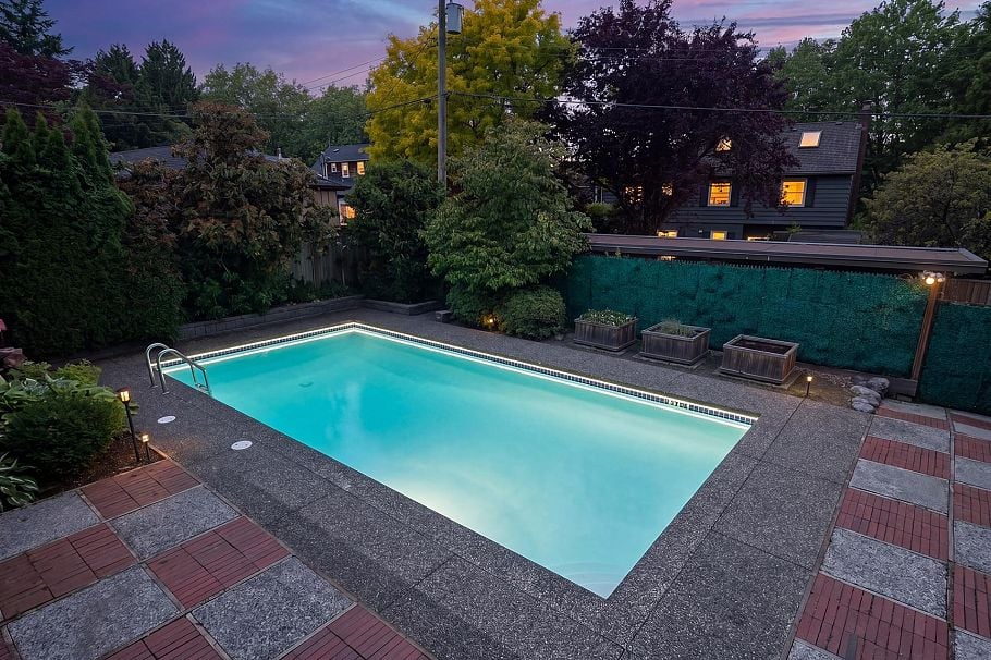 3877 W Broadway Vancouver, BC - 2