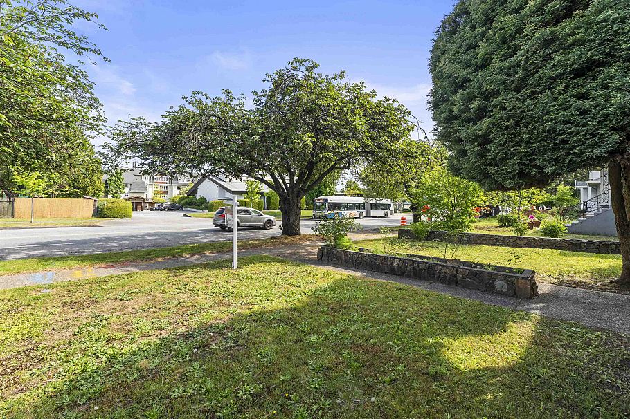 2514 E 49th Avenue Vancouver, BC - 19