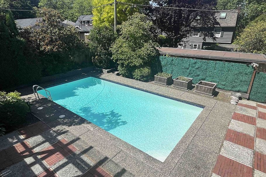 3877 W Broadway Vancouver, BC - 5