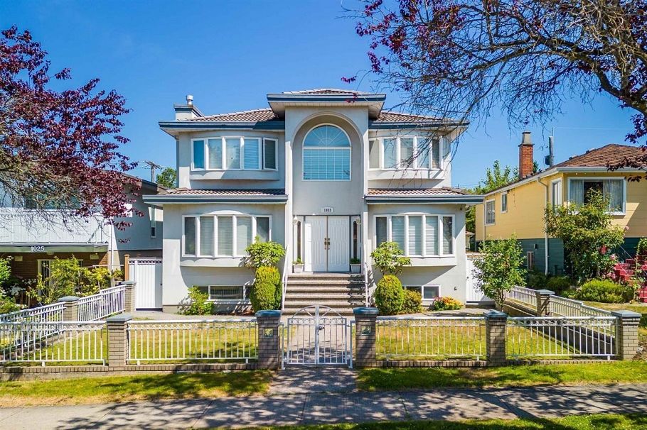 1033 E 39th Avenue Vancouver, BC - 1