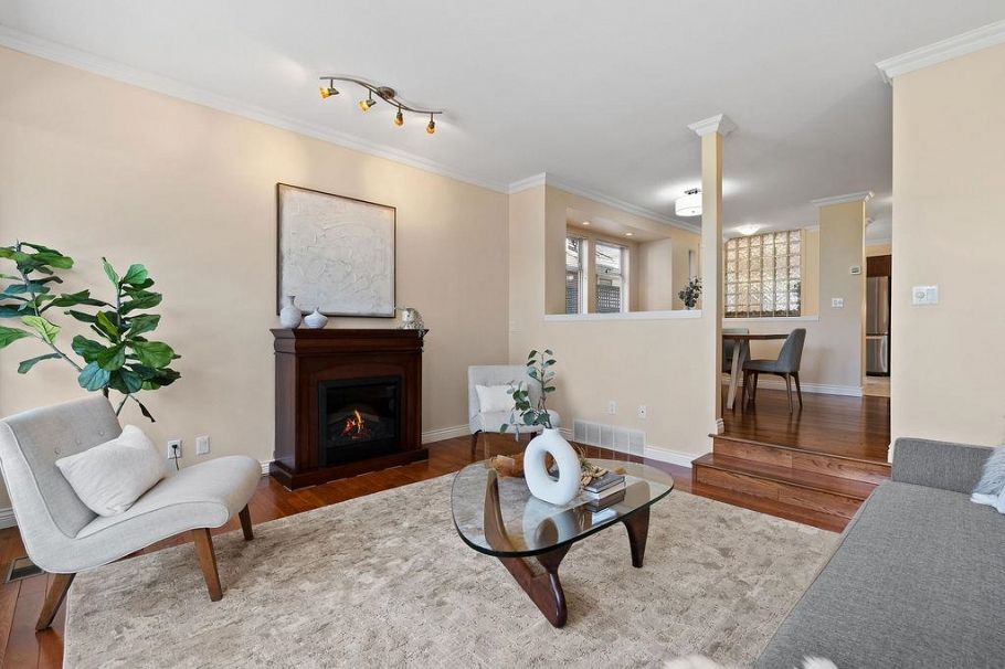 1 230 E Keith Road North Vancouver, BC - 4